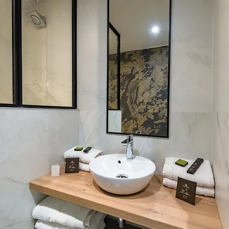 De La Cité 3*
