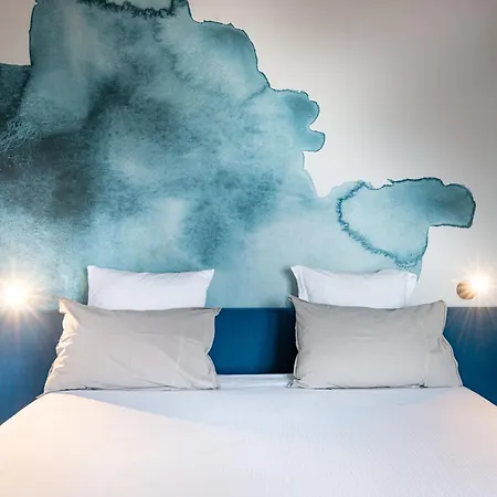 De La Cite Hotel